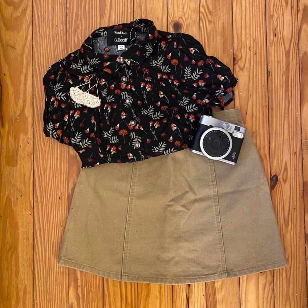 ModCloth Button-up Blouse ✨